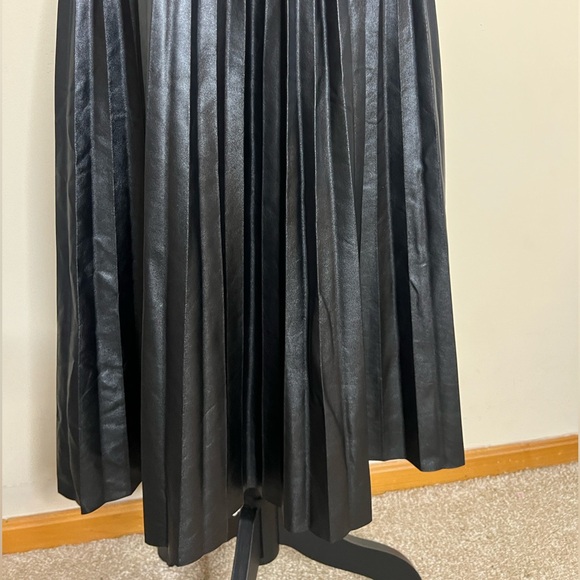 🖤🐝🐞Abercrombie & Fitch Black Skirt - Picture 4 of 11